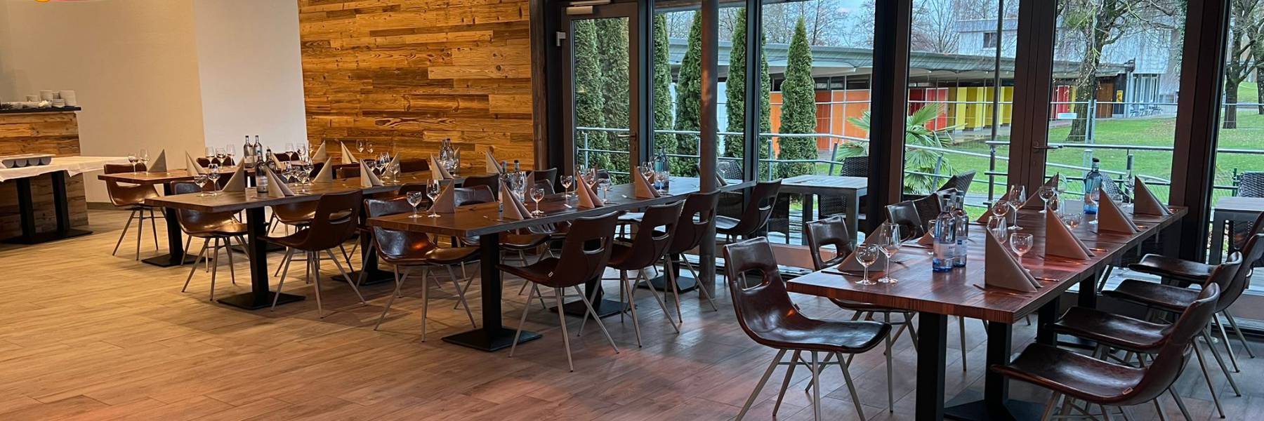 Pizza und schwäbische Küche im Wirtshaus im Eriskircher Ried Mit Blick auf den Bodensee 